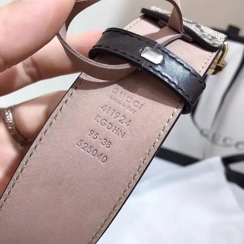 G*u*i s belte 1905bl0255