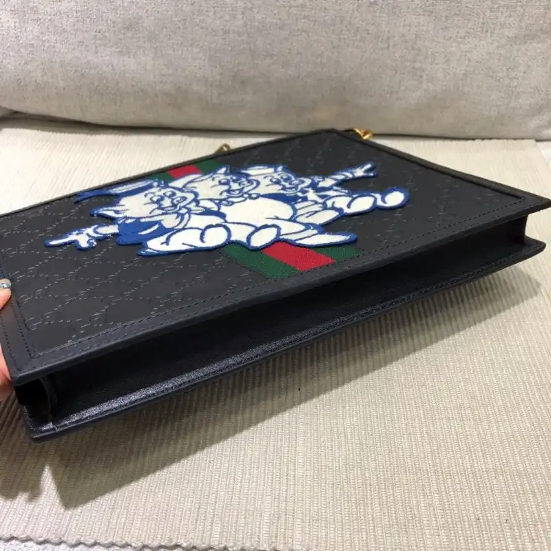 G*u*i bags 1917m0146