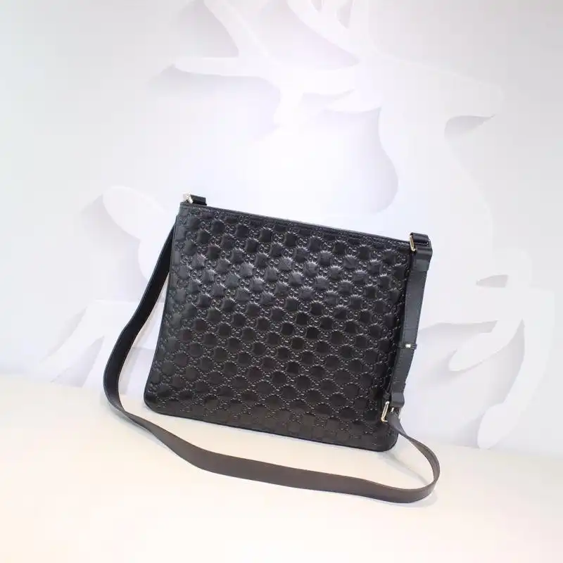 G*u*i messenger bags 19gm0032