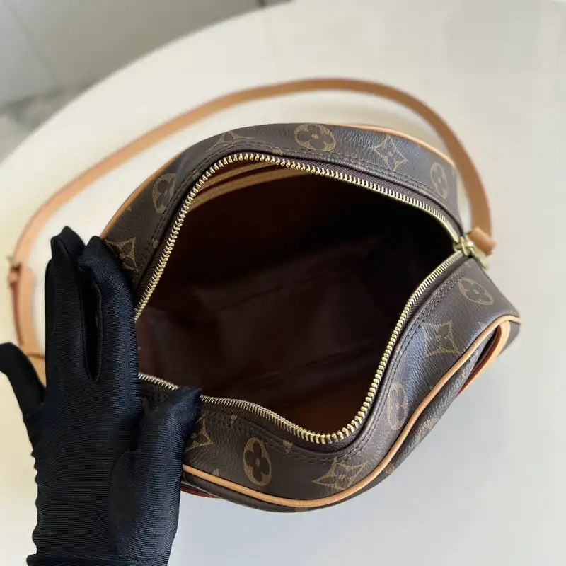 G*u*i bag 2112ya0047