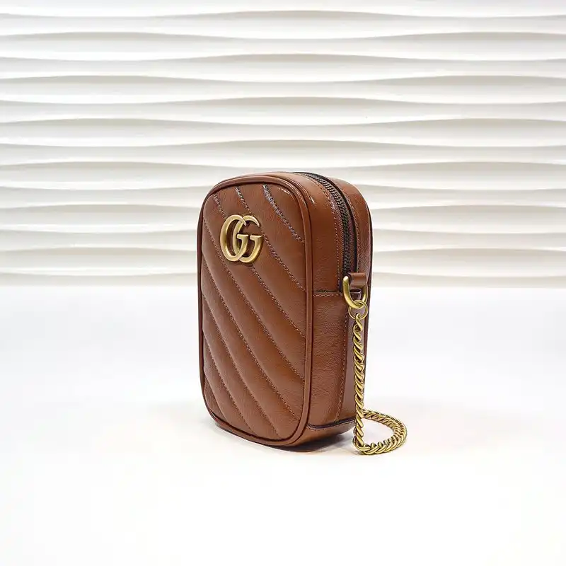 G*u*i bags 2012sh0001