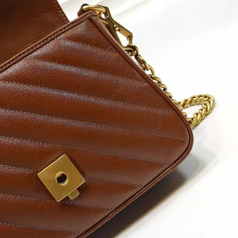 G*u*i bags 2012sh0007