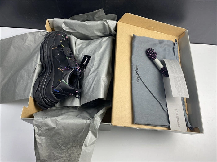 BLCG SNEAKER TRIPLE.S.524039 W2FA1 TravelReady 4504