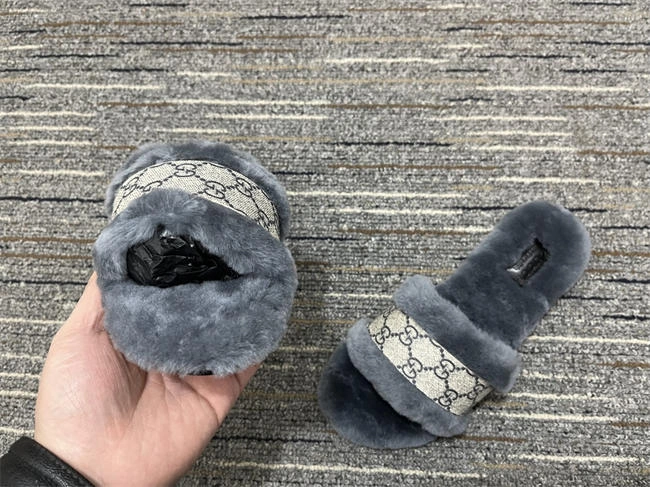 compact G*u*i side women 480