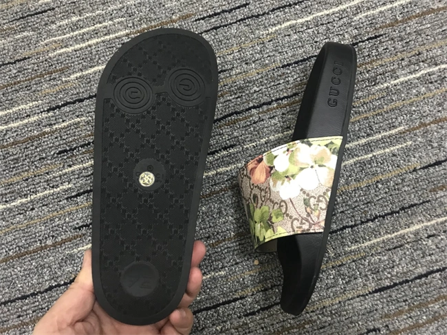 G*u*i slide unisex 382