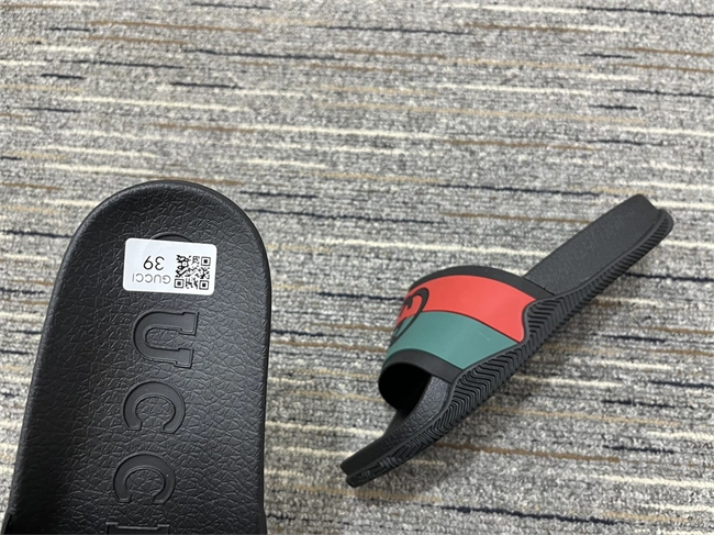 G*u*i slide zipup 421