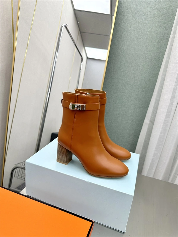 Comfortable H Boot 2416