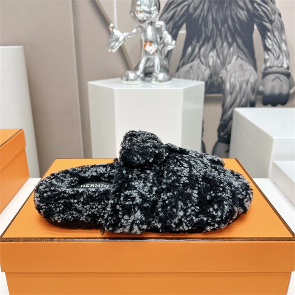 H Slipper Affordable 2319