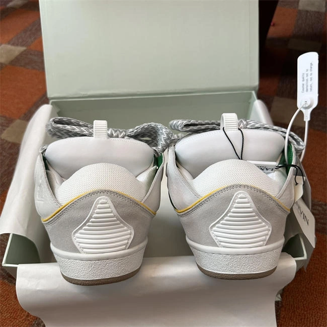 Vibrant Lanvon Curb Sneaker 911